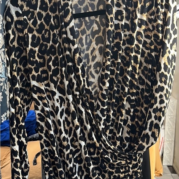 CHAUS - Picture 5 of 6